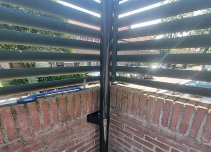 AlarmsysteemExpert.nl Cameramast 4 meter Ø 90mm met RVS muurbeugels