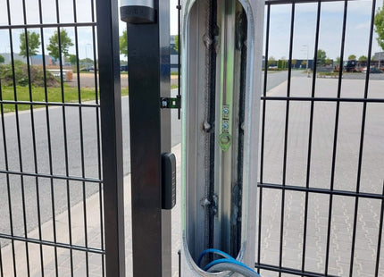 AlarmsysteemExpert.nl Vaste cameramast 4 meter verjongd met inspectieluik